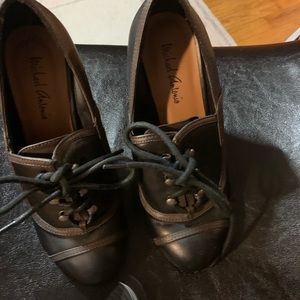 Oxford round toe heels